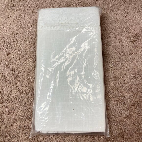 Sears VTG Napkins Set Of 4 “Winter White” Lace Polyester/Flax Linen 17”x17” NEW! - Picture 3 of 4